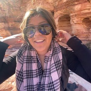 Meet your Posher, Sandra